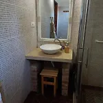 Apartament Sara-haza *
