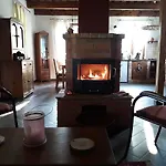Apartament Sara-haza *